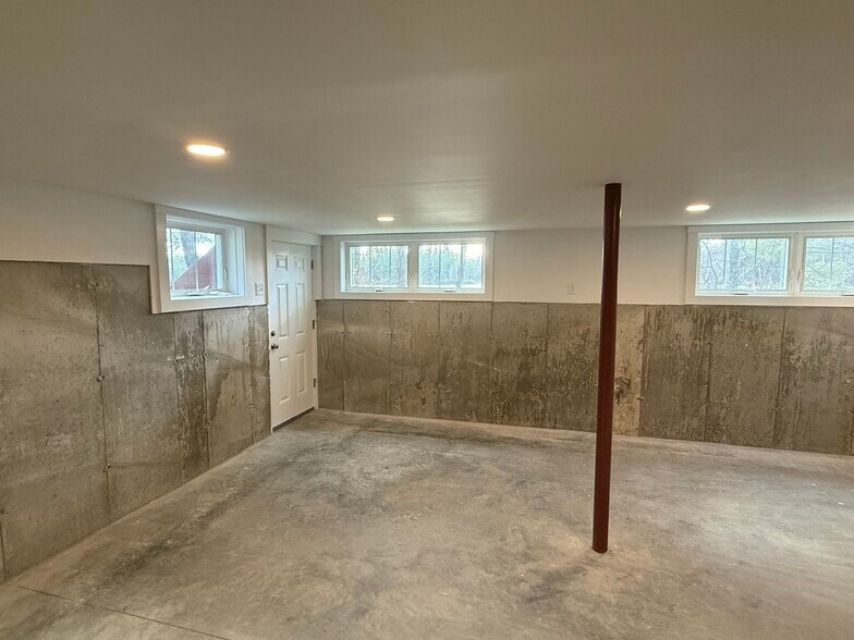 Building Photo - 14 Big Rock Ln