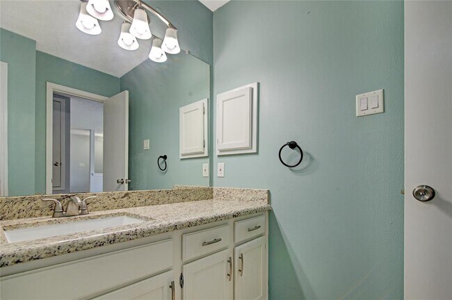 Building Photo - 16322 Chimneystone Dr