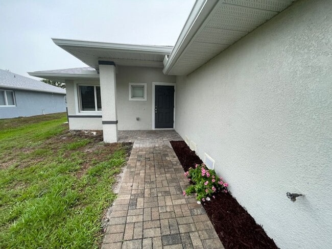 Building Photo - Duplex for rent