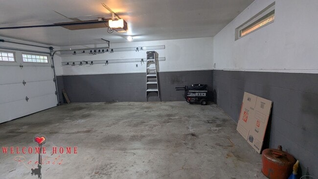 Building Photo - Huge waterfront home, fully furnished, boa...