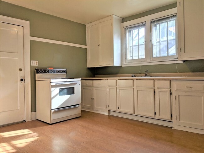 Primary Photo - 2446 N 65th St