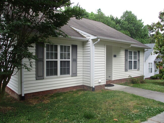 Primary Photo - APPLICATION PENDING-Cute one level house i...
