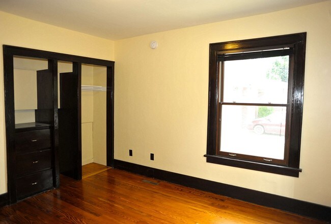 Building Photo - 1213 Lake Michigan Dr NW