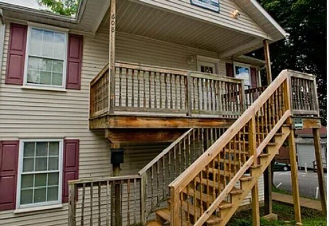 Primary Photo - 608 Clay Ln