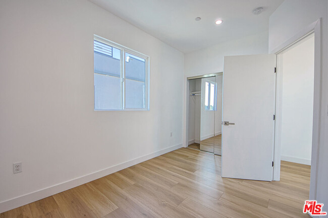Building Photo - 11443 Hatteras St