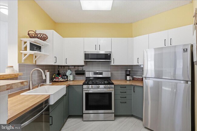 Building Photo - 14317 Climbing Rose Way