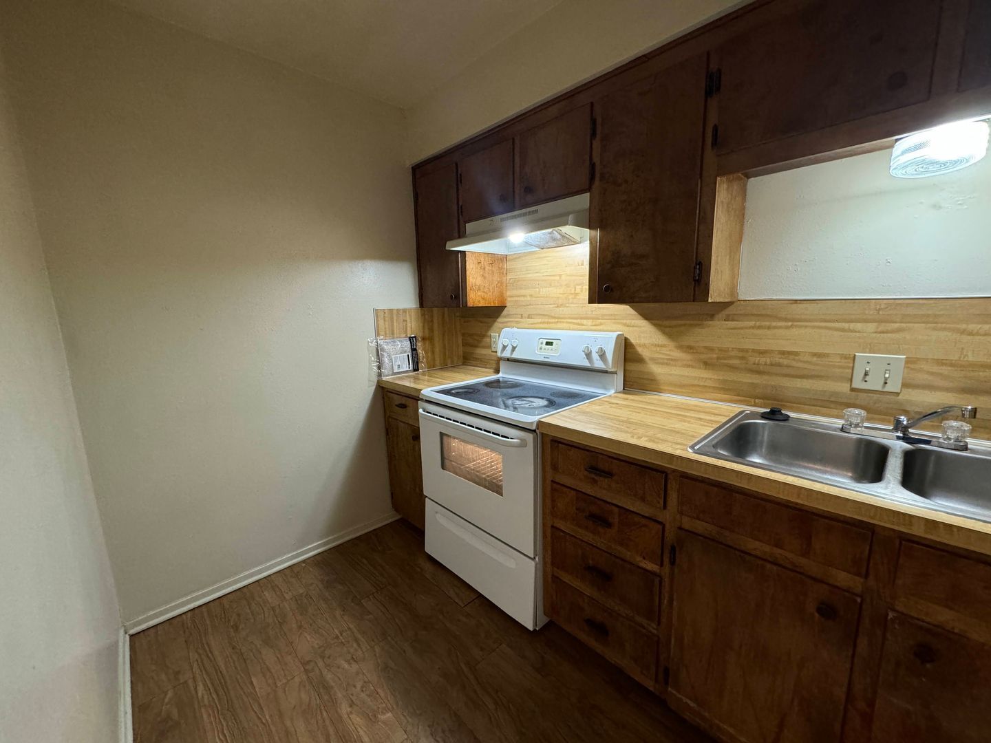 Building Photo - 201 W Lincoln Ave