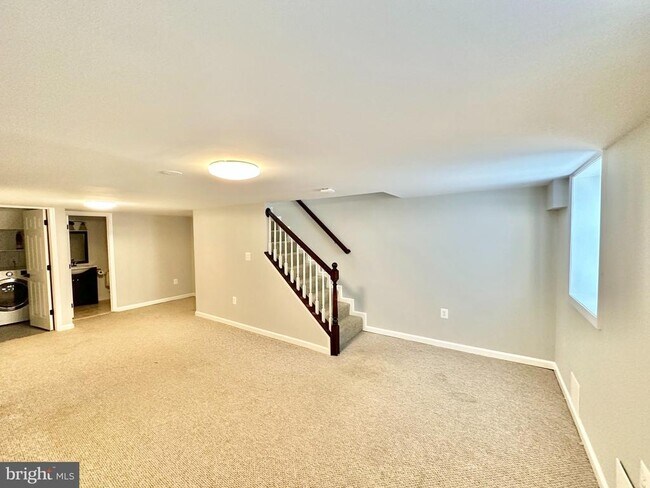 Building Photo - 1010 Bashford Ln