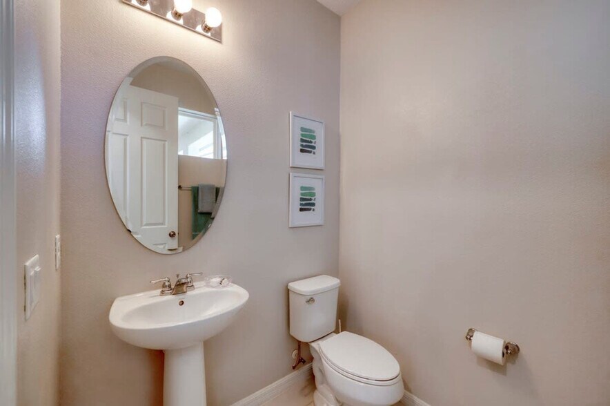 Building Photo - 9005 Flamingo Ky Way