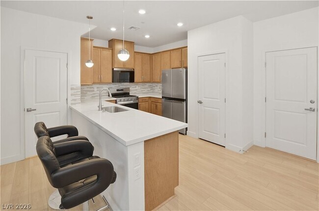 Building Photo - 12460 Kings Crk Pl