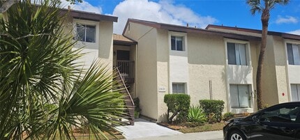 Building Photo - 2621 Pine Lake Terrace