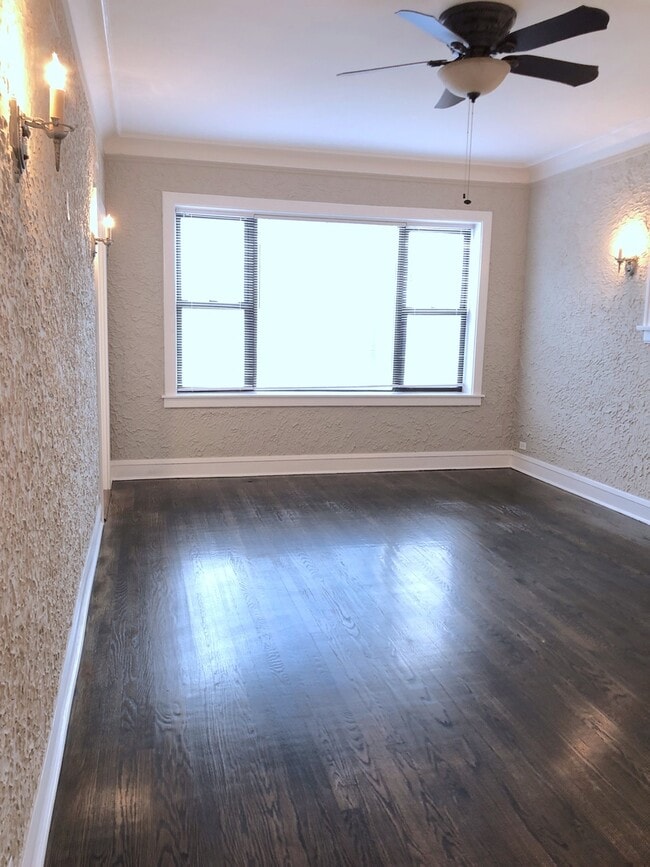 Building Photo - 2422 W Fullerton Ave