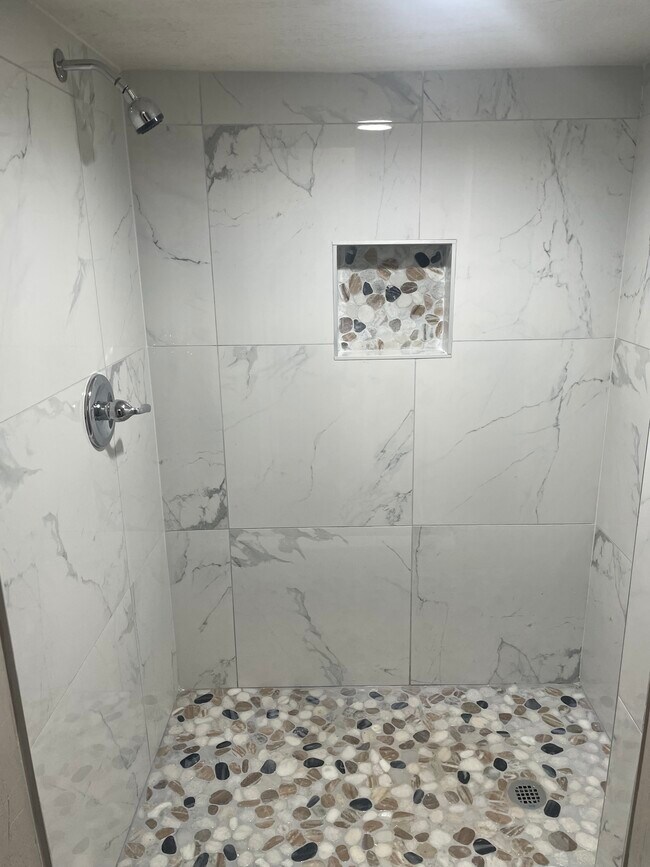 Building Photo - 16222 Howe Rd