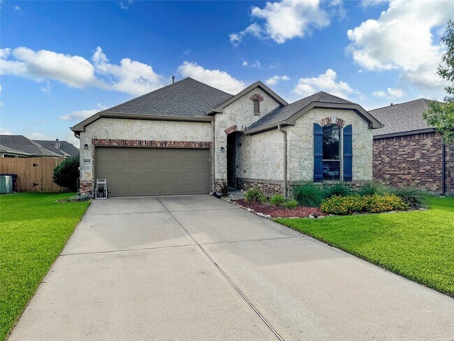 Building Photo - 1613 Cintola Ln
