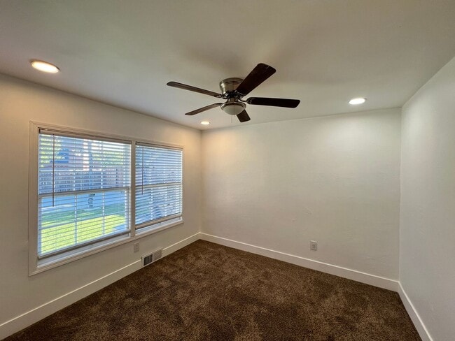 Building Photo - Remodeled Home in Old SW near Reno High