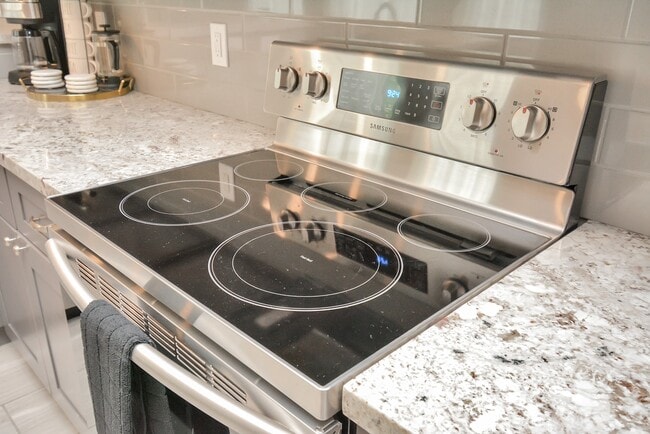 Building Photo - 3019 Elysian St