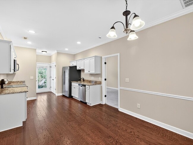 Building Photo - 110 Velena St