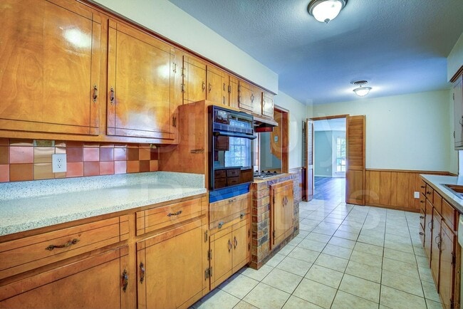 Building Photo - 6426 Chapman Dr