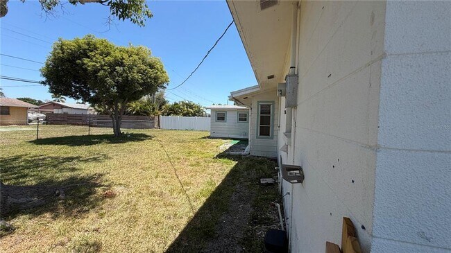 Building Photo - 339 Pine Tree Rd