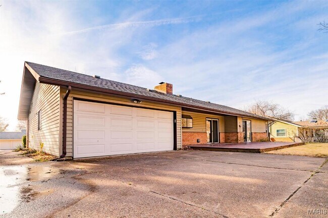Building Photo - 507 Glenmeadow Dr