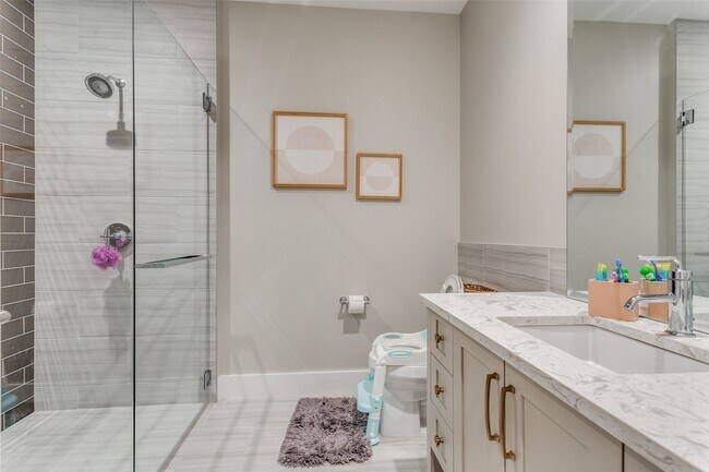 Building Photo - 350 Central Ave