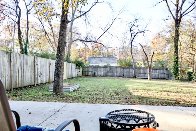 Building Photo - 618 Troy St