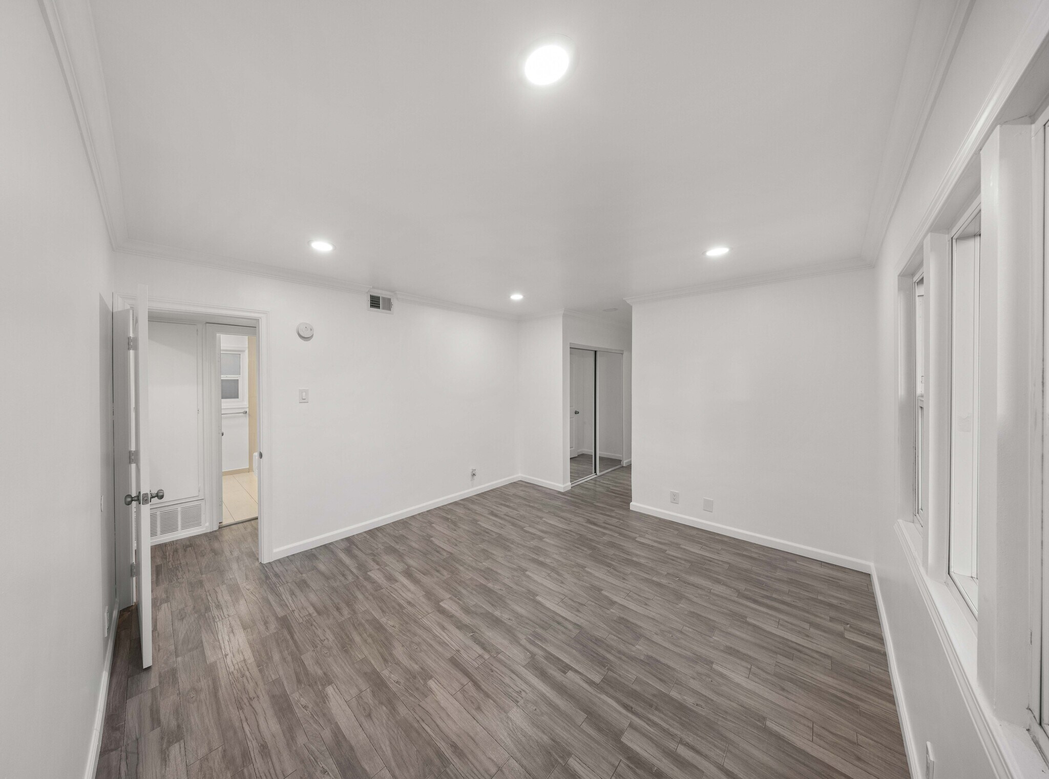 Building Photo - 211 E California Ave