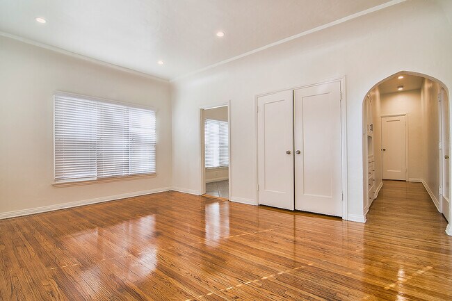 Building Photo - 367 N Curson Ave