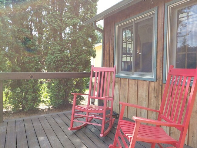 Building Photo - Fully Furnished Executive Sander's Beach Rental