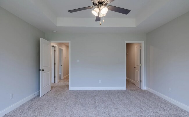 Building Photo - 5961 Uselton Dr