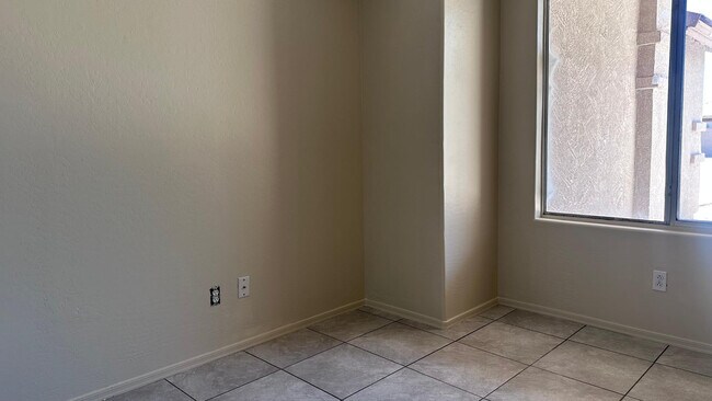 Building Photo - 6608 W Gross Ave