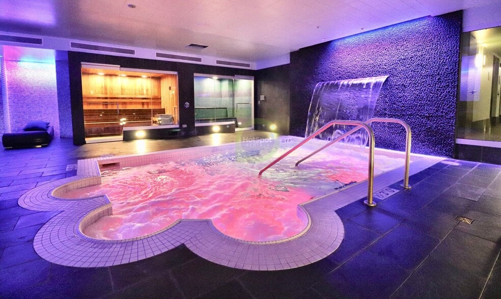 Building Photo - 458 W Huron St