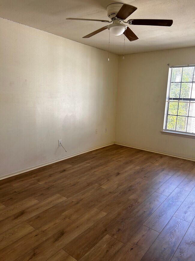 Building Photo - 4342 Rue de Belle Maison