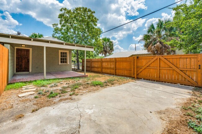 Building Photo - 1 Bedroom Duplex in Tobin Hill