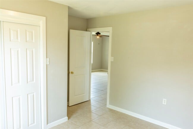 Building Photo - 537 Cottontail Dr