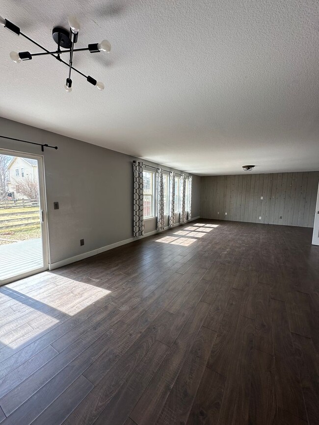 Building Photo - 5 bedroom single family house in Englewood