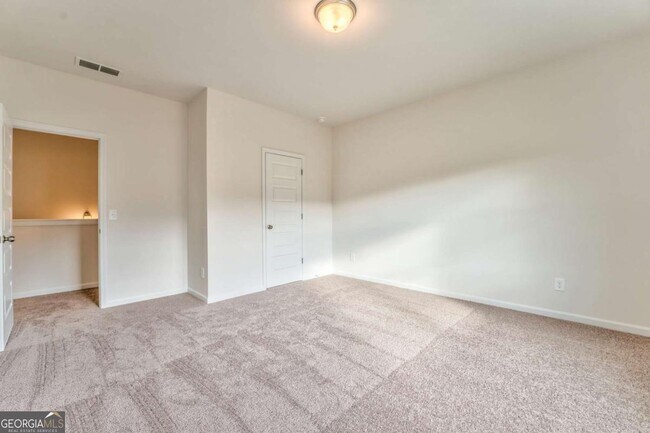 Building Photo - 16 Longbrooke Dr SE