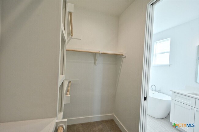 Building Photo - 421 Constance Dr