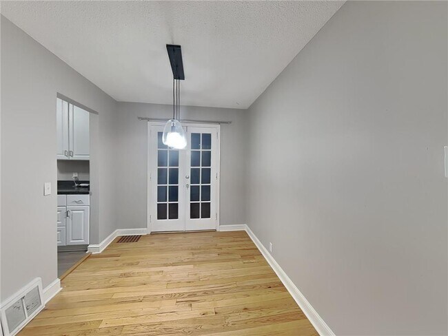 Building Photo - 2942 Zenith Ave N