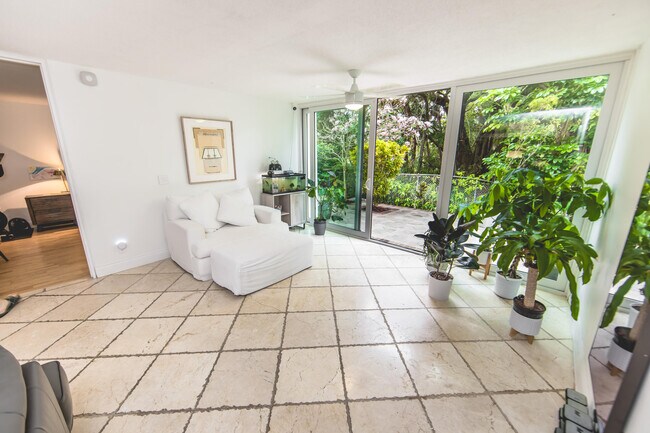 Building Photo - 501 SW 11th Pl