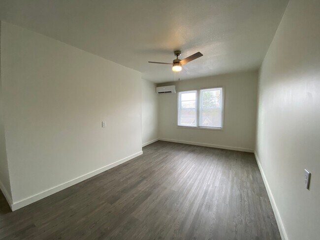 Building Photo - 213 Carroll Dr