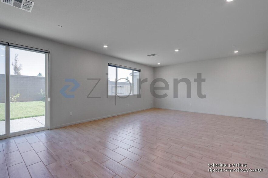 Building Photo - Unit