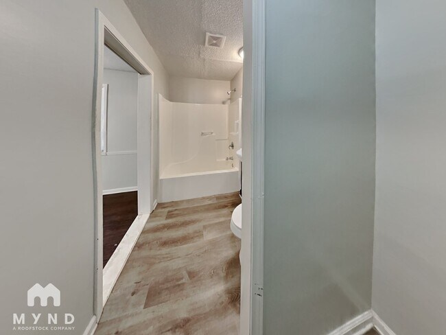 Building Photo - 6575 Ridgewood Rd