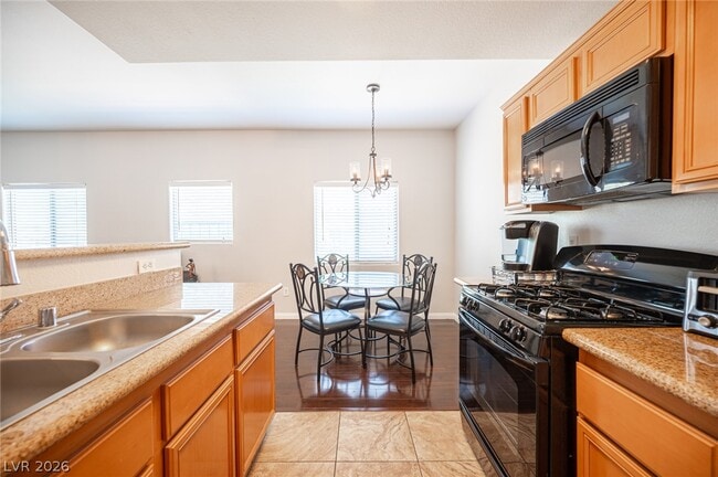 Building Photo - 7701 W Robindale Rd