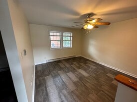 Building Photo - 426 W Main St