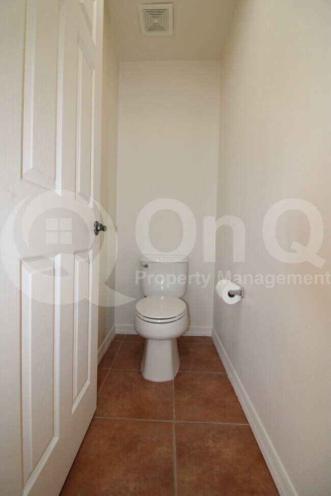Building Photo - 779 W Calle La Bolita