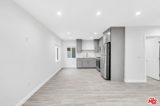 Building Photo - 40 Rose Ave