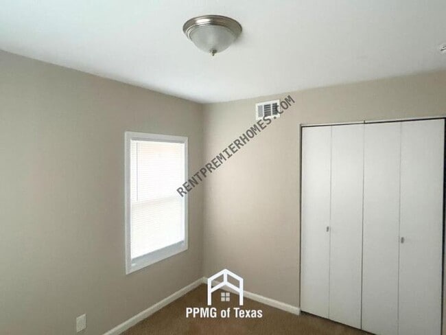 Building Photo - 4616 S 23rd W Ave