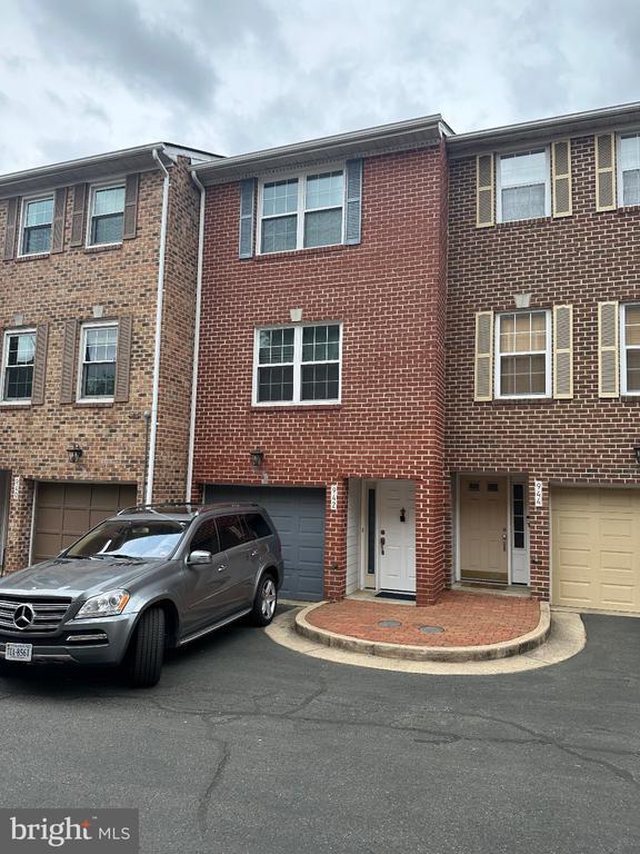 Building Photo - 942 S Rolfe St