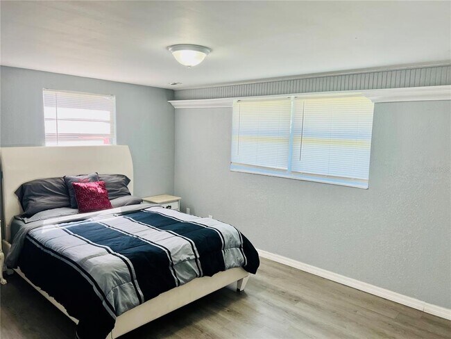 Building Photo - 3405 Wilson Dr